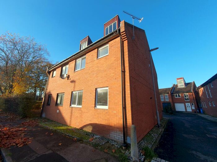 2 Bedroom Town House To Rent In Brampton Court, Norwich, NR5