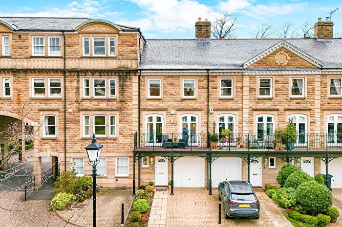 3 Bedroom Terraced House For Sale In Queens Gate, Harrogate, HG1