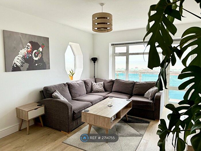 3 Bedroom Flat To Rent In Langdale Court, Hove, BN3