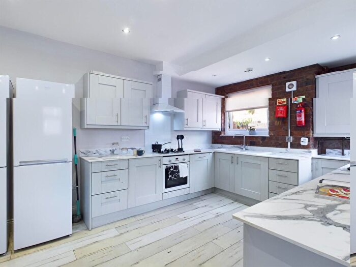 6 Bedroom Flat To Rent In Lawrence Road, Liverpool, L15