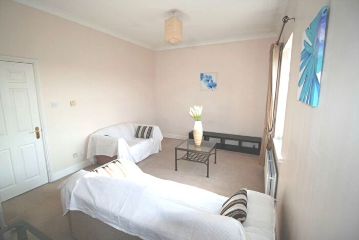 2 Bedroom Flat To Rent In Montague Rd, Wimbledon, SW19