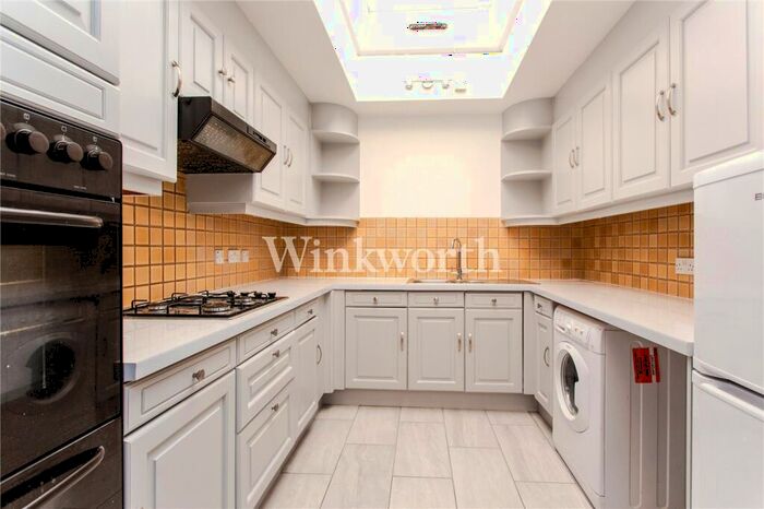 3 Bedroom Apartment To Rent In Britten Close, London, NW11