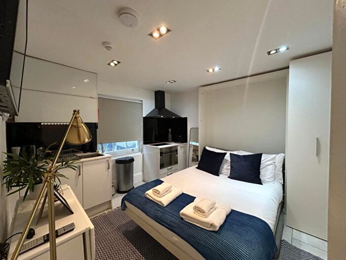 Studio To Rent In Studio Flat, Gloucester Place, Baker Street, NW1