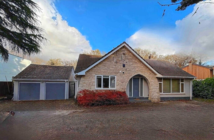 3 Bedroom Detached Bungalow For Sale In Hurn Lane, Ringwood, BH24