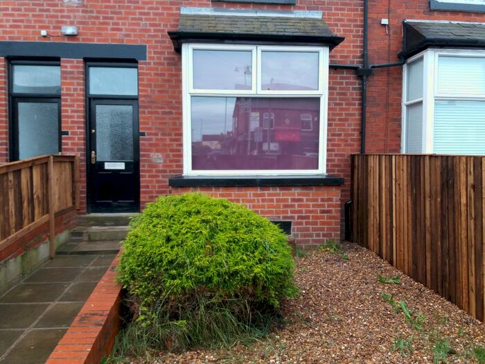 Studio To Rent In Austhorpe Road, Crossgates, LS15