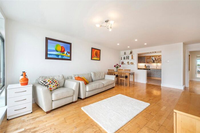 2 Bedroom Flat To Rent In Chinnocks Wharf, Narrow Street, E14