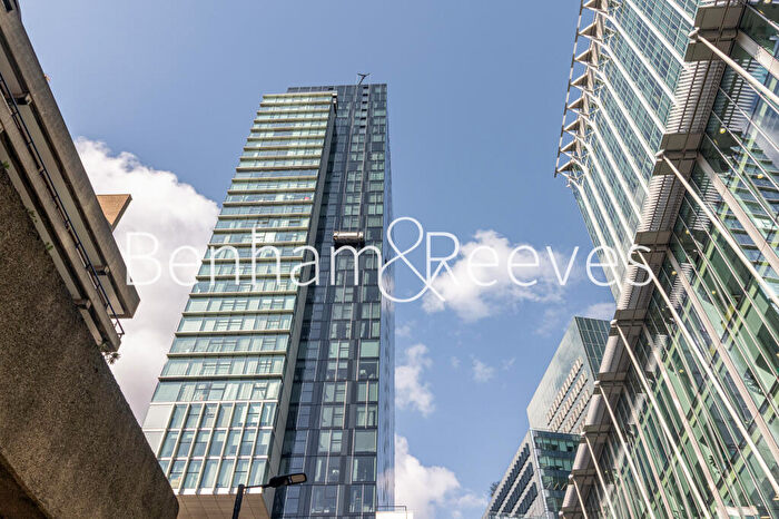 Apartment To Rent In The Heron, London, EC2Y