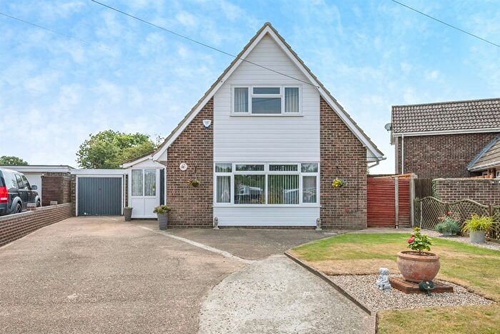 3 Bedroom Detached Bungalow For Sale In Poplar Drive, Filby, Great Yarmouth, NR29