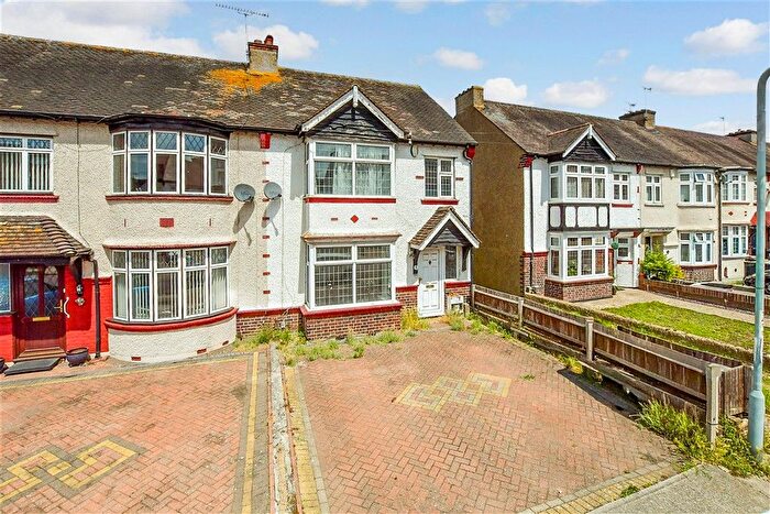 3 Bedroom End Of Terrace House For Sale In The Fairway, Gravesend, Kent, DA11