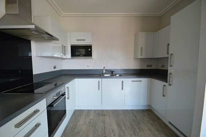 2 Bedroom Apartment To Rent In Farnham Road, Slough, Berkshire, SL1