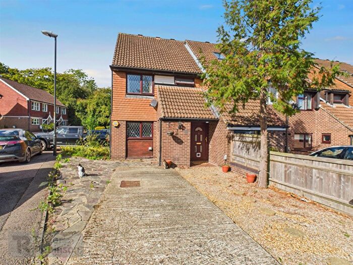 3 Bedroom End Of Terrace House For Sale In Moor Park Crescent, Ifield, Crawley, RH11