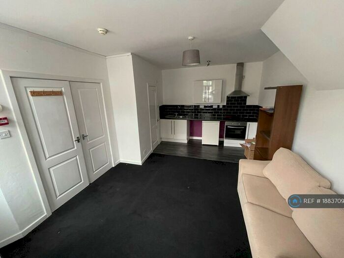 1 Bedroom Flat To Rent In Station Road, Steeton, Keighley, BD20