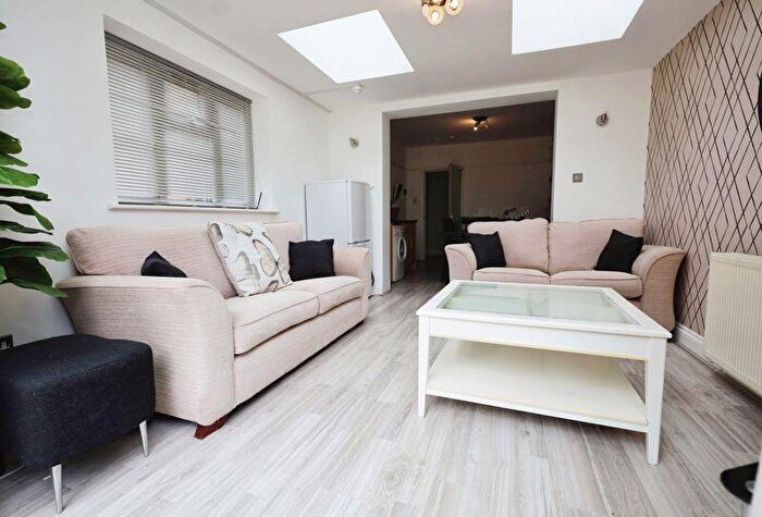 6 Bedroom Detached House To Rent In Easter Road, Bournemouth, BH9