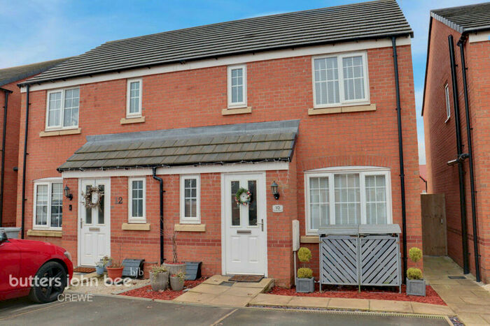3 Bedroom Semi-Detached House For Sale In Sundew Road, Cheshire, CW2