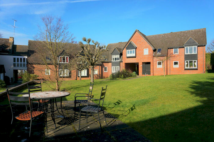 1 Bedroom Apartment To Rent In Christchurch Close, St. Albans, AL3