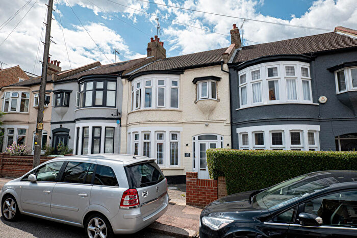 3 Bedroom Terraced House For Sale In Westbourne Grove, Westcliff-on-Sea, SS0