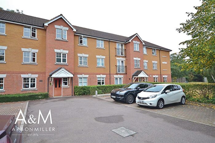 2 Bedroom Flat To Rent In Heathside Close, Ilford, IG2