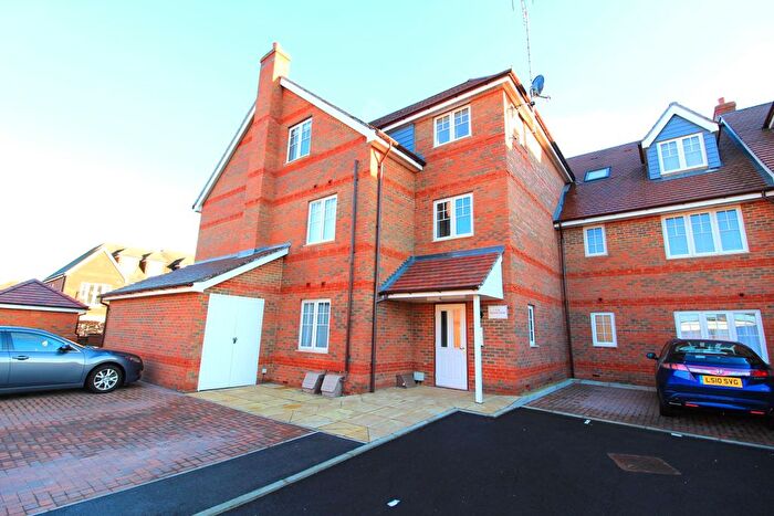 2 Bedroom Flat To Rent In Larchfield Road, Maidenhead, SL6