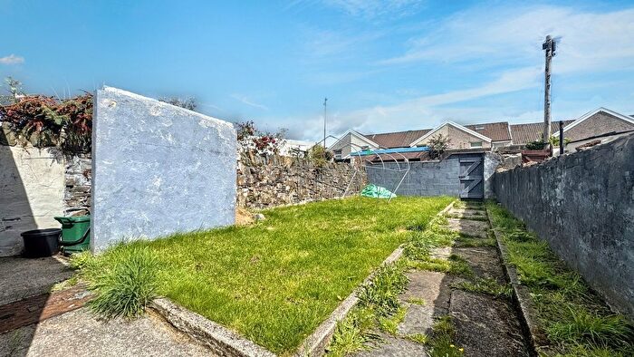 4 Bedroom Semi-detached House To Rent In Queen Street, Pontypridd, CF37