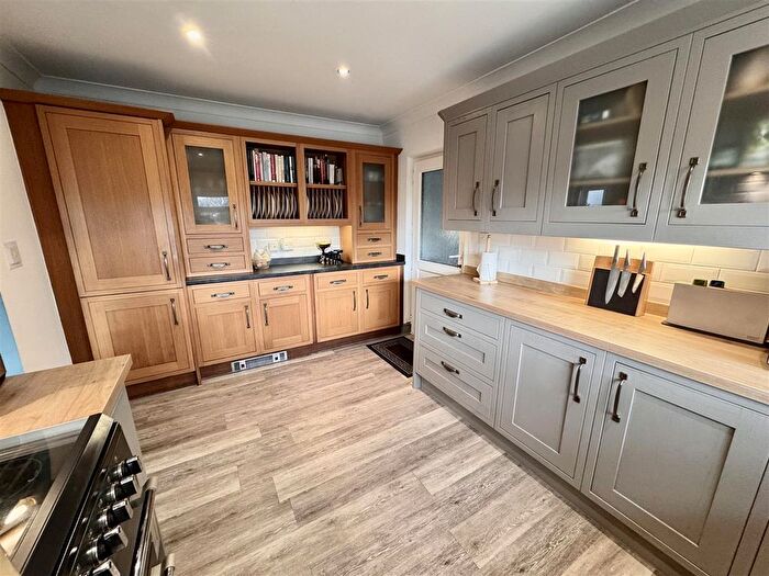 2 Bedroom Detached Bungalow For Sale In Highfield Road, Twyn, Ammanford, SA18