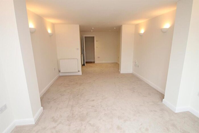 4 Bedroom Semi-Detached House For Sale In Gladstone Road, Penenden Heath, Maidstone, ME14