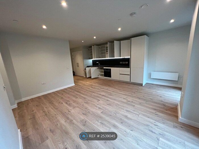 1 Bedroom Flat To Rent In Aspin Lane, Manchester, M4