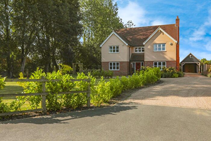 4 Bedroom Detached House For Sale In Buxhall Road, Ipswich, IP7