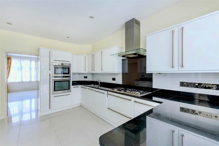 5 Bedroom Property To Rent In Gainsborough Gardens, London, NW11