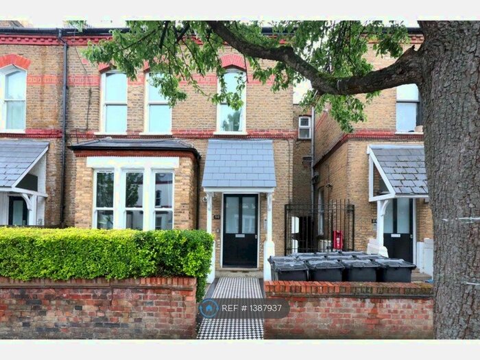 Studio To Rent In Finsbury Park Road, London, N4