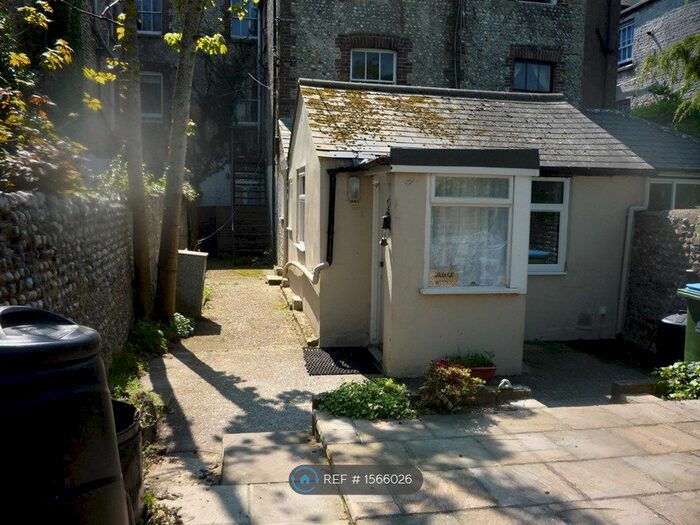 1 Bedroom Flat To Rent In Western Road, Littlehampton, BN17