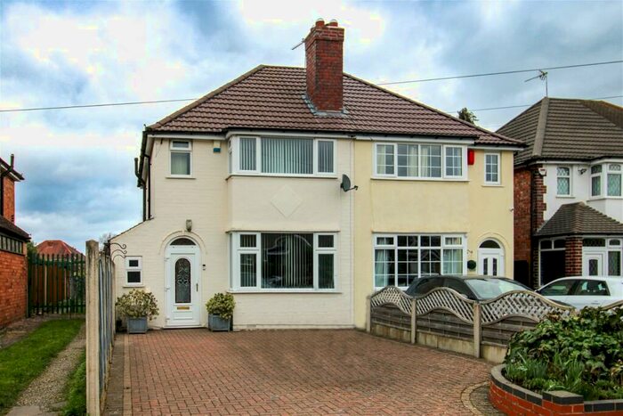 3 Bedroom Semi-Detached House To Rent In Redlands Road, Solihull, B91