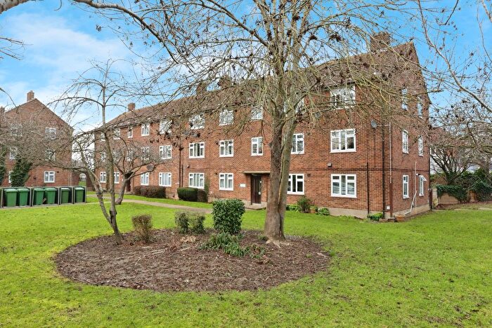 1 Bedroom Flat For Sale In Claybury Broadway, Ilford, IG5