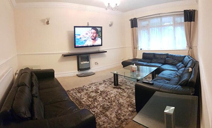 8 Bedroom Terraced House To Rent In Kingswood Road, Fallowfield, M14