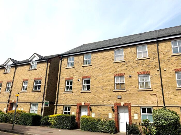 2 Bedroom Duplex For Sale In High Street, Berkhamsted, HP4