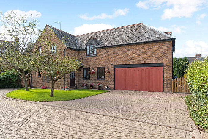 4 Bedroom Detached House For Sale In Milton Road, Bloxham, OX15