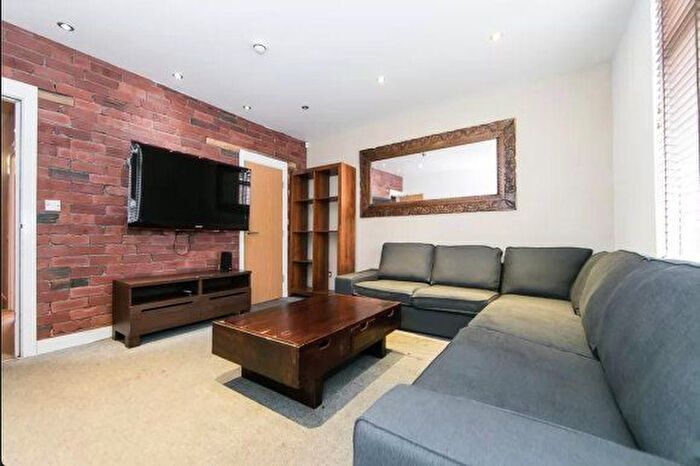 6 Bedroom Semi-Detached House To Rent In Burchett Grove, Leeds, West Yorkshire, LS6