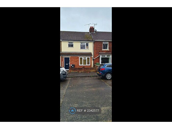 3 Bedroom Terraced House To Rent In Harcourt Road, Swindon, SN2