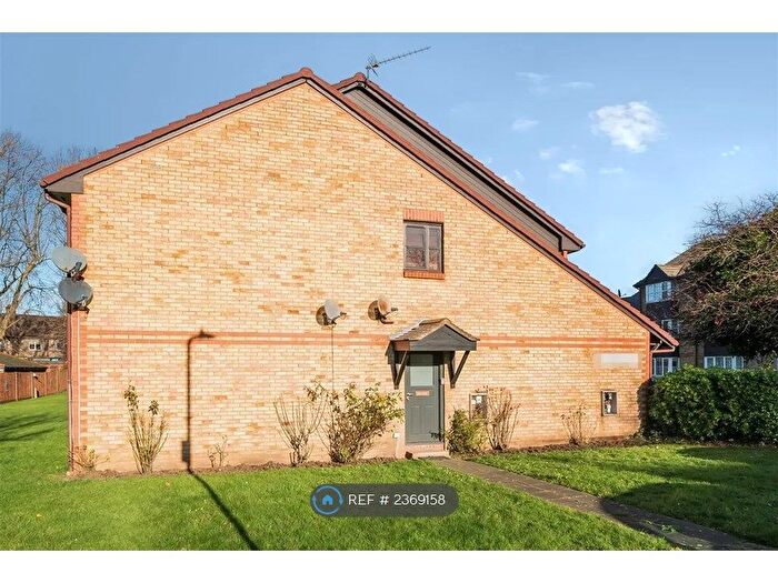 2 Bedroom Maisonette To Rent In Kestrel Close, London, NW10