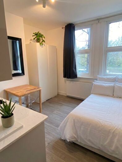 Studio To Rent In Talgarth Road, London, W14