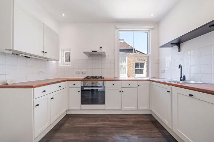 2 Bedroom Flat To Rent In Hazelbourne Road, London, SW12