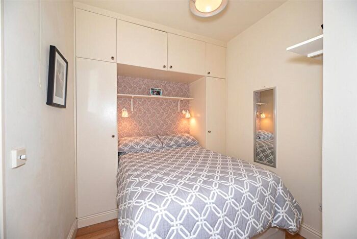 1 Bedroom Apartment For Sale In Mysore Road, London, SW11