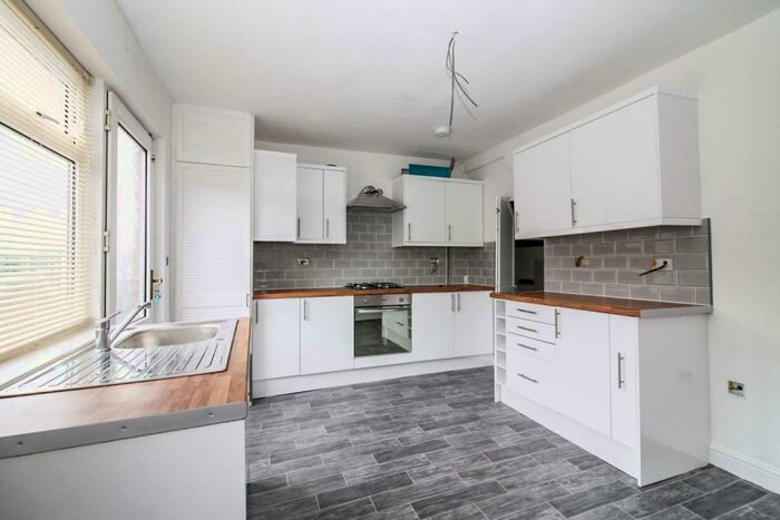 2 Bedroom Terraced House To Rent In Cross Henley Road, Bramley, LS13