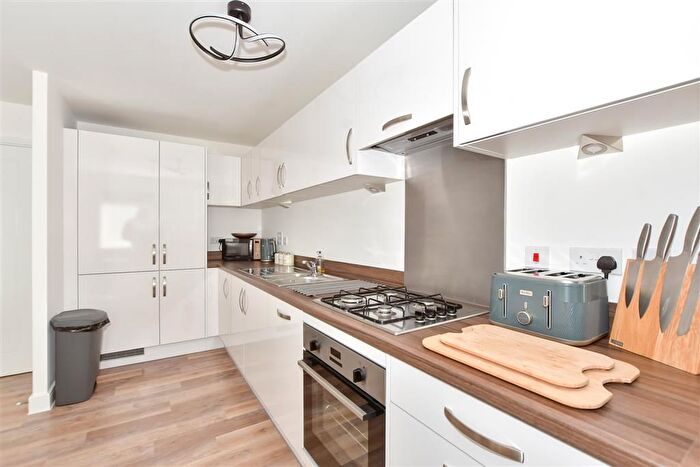 1 Bedroom Flat For Sale In St. Katherine's Crescent, Sellindge, Kent, TN25