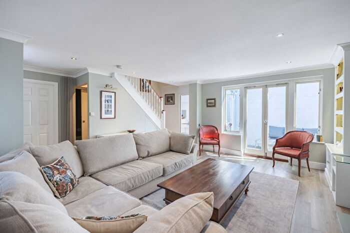 2 Bedroom Mews To Rent In Palace Mews, London, SW6