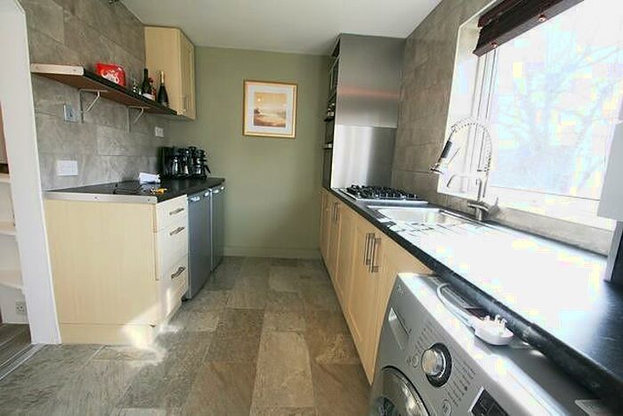 2 Bedroom Flat To Rent In Milton Square, NE8
