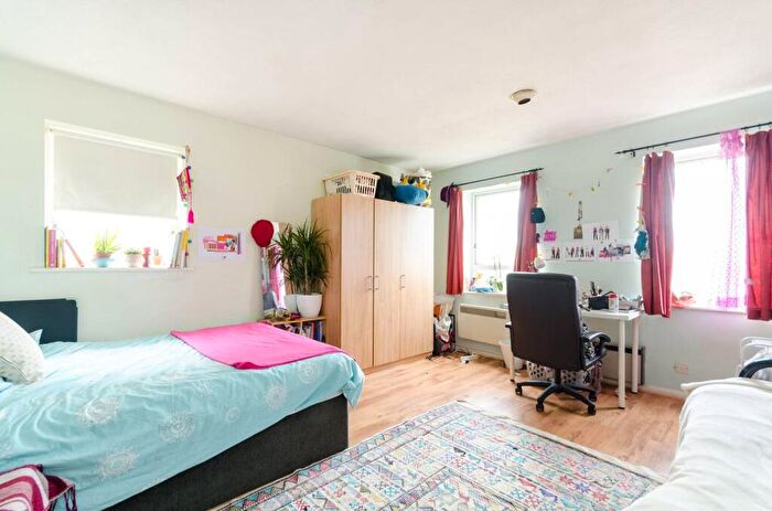 2 Bedroom Flat To Rent In Maplehurst Close, Kingston, Kingston Upon Thames, KT1