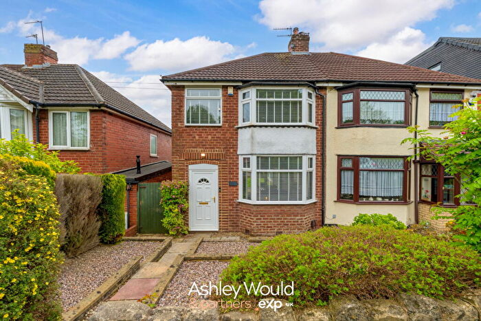 3 Bedroom Semi-Detached House For Sale In Kingsway, Oldbury, B68