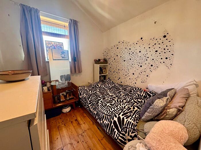 3 Bedroom Terraced House For Sale In Wycliffe Road, Abington, Northampton, NN1