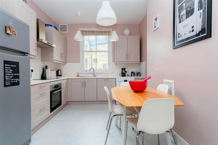 2 Bedroom Flat To Rent In Green Lanes, London, N16