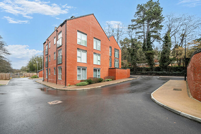 2 Bedroom Flat For Sale In Bath Road, Woodchester, GL5